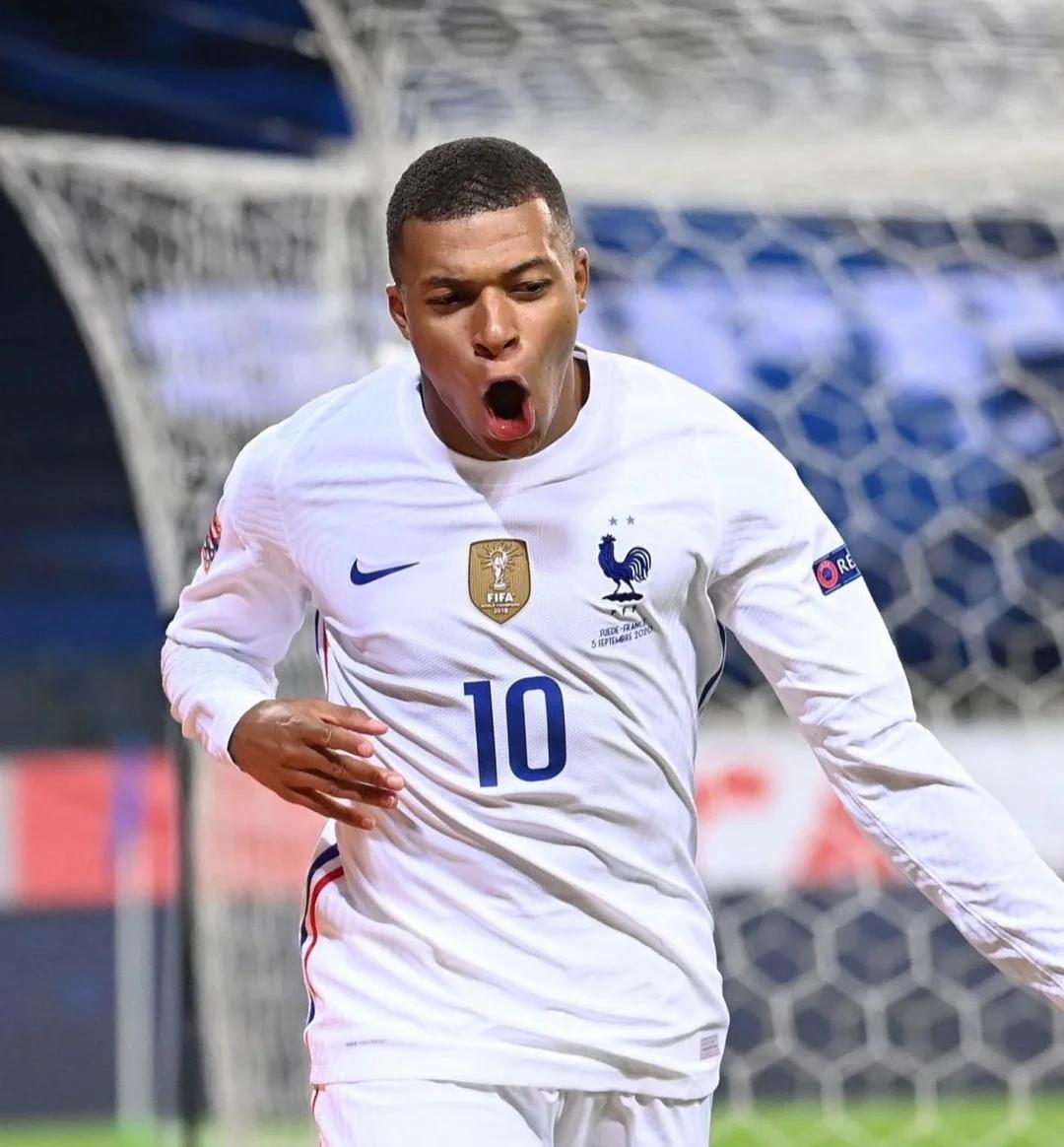 小贝：我希望梅西退役后住迈阿密，但他说只想住在诺坎普附近