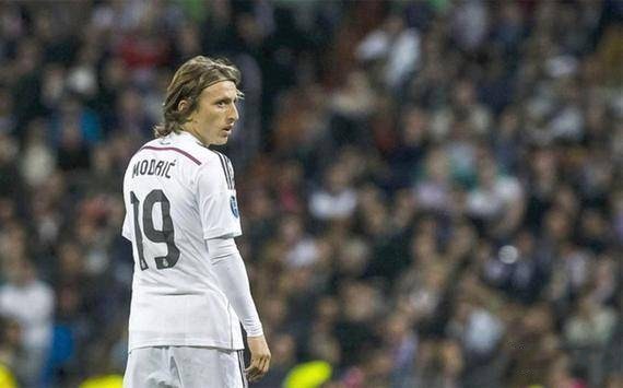 官方：英格兰名哨安东尼-泰勒将执法欧冠第4轮布鲁日vs巴萨