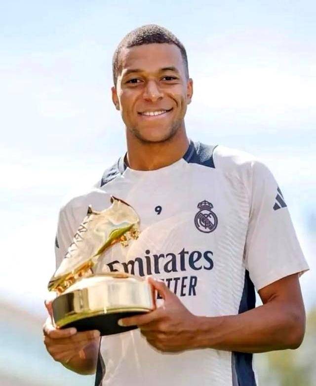 荷兰足协官方：小克鲁伊维特因伤缺战立陶宛，已经返回俱乐部